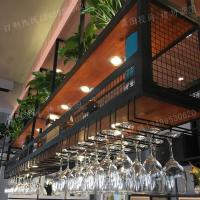 工业新款金属风铁艺实木悬挂式吧台前台红酒架餐厅酒吧吊架吊柜