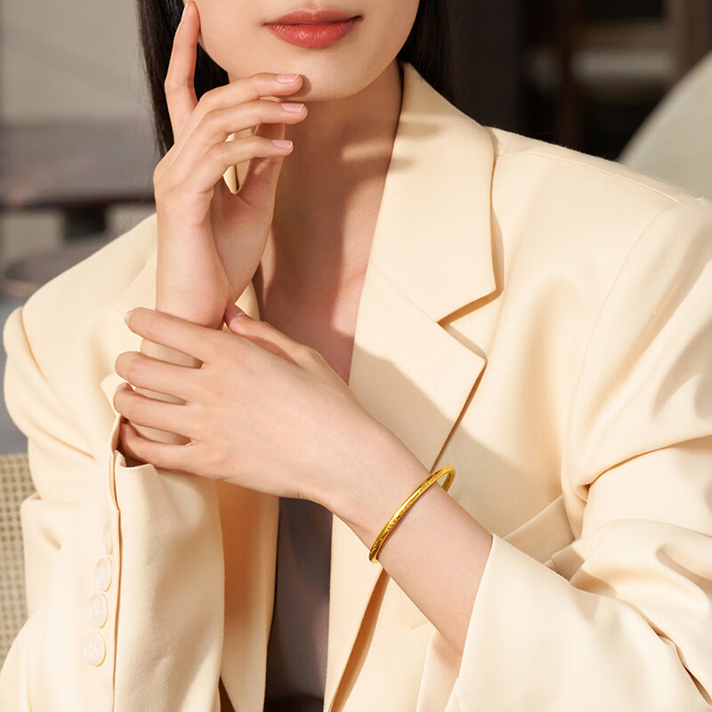周大福传承经典传承祥云 足金黄金实心手镯计价(工费:3080元)F223000
