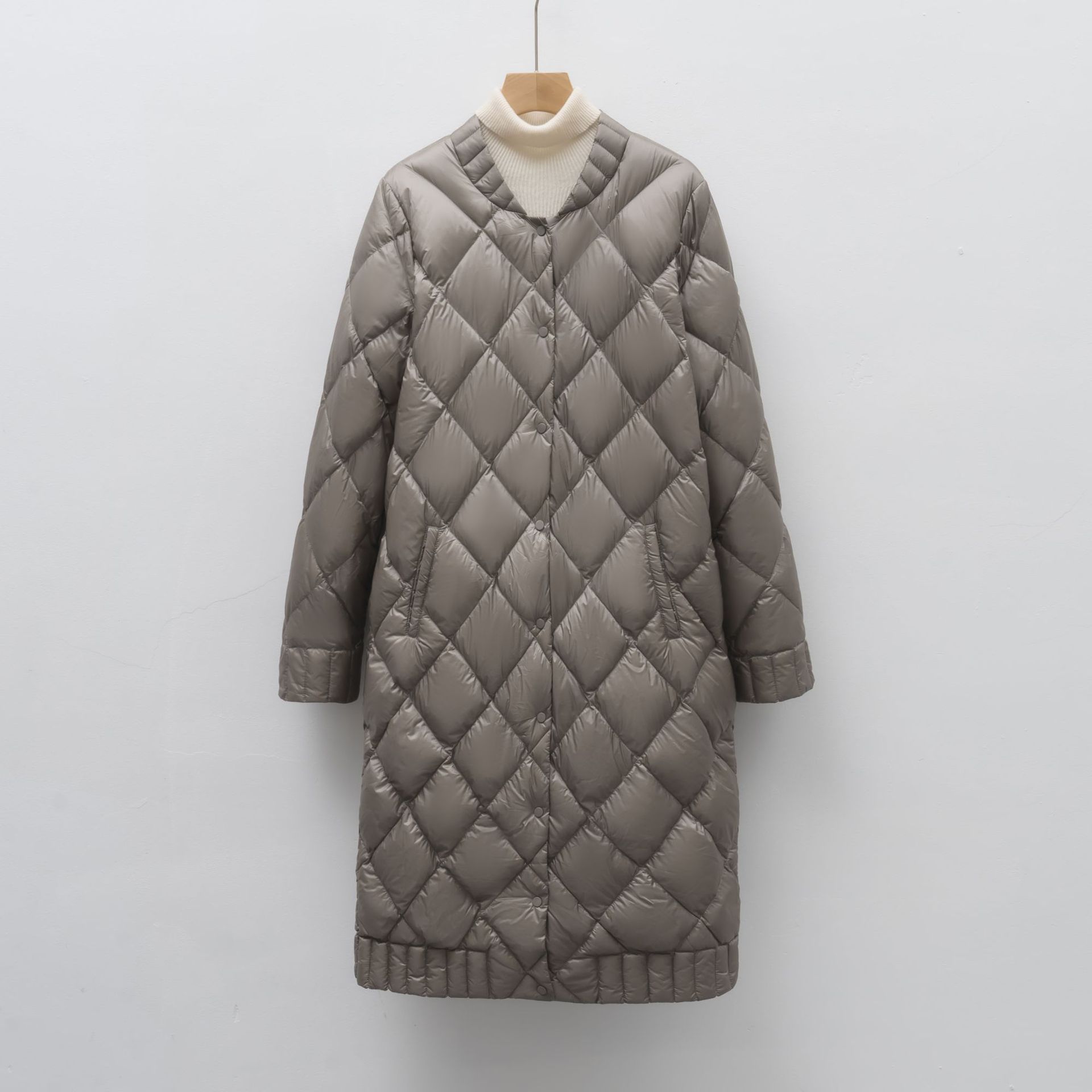 女式90绒轻薄羽绒圆领菱形格中长款女装轻薄款羽绒服