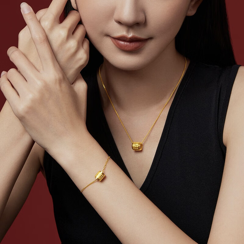 周大福传福系列福牌福字足金黄金手链女(大版)R35258高清大图
