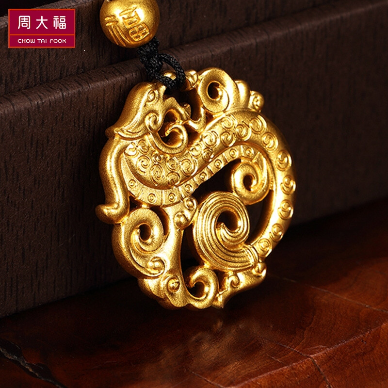 周大福传承系列大升龙团佩足金黄金吊坠计价工费3980元f209139