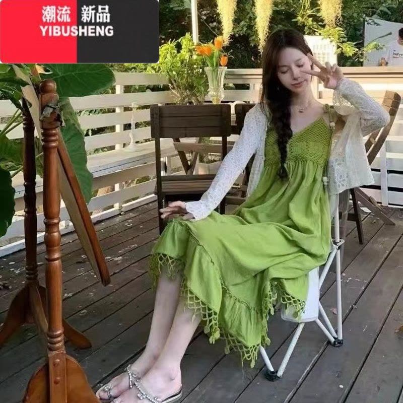 YIBUSHENG海边度假牛油果绿吊带连衣裙子女季显瘦防晒开衫小个子两件套装图片