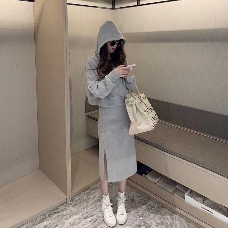 春秋休闲卫衣套装女2021年新款俏皮减龄印花连帽卫衣配开叉半身裙