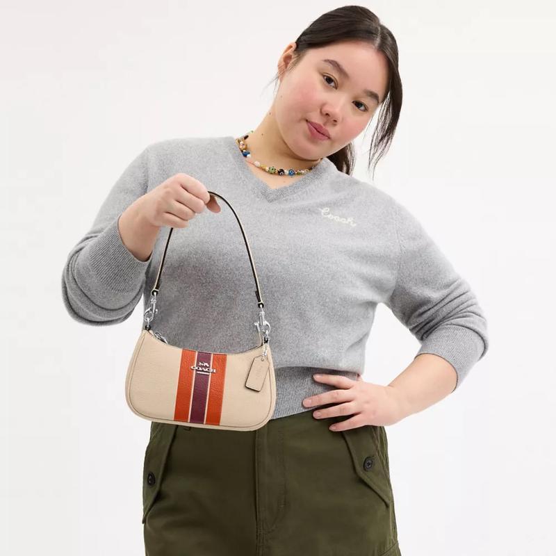 COACH/蔻驰女士复古条纹腋下包小巧百搭配饰斜挎潮酷通勤包