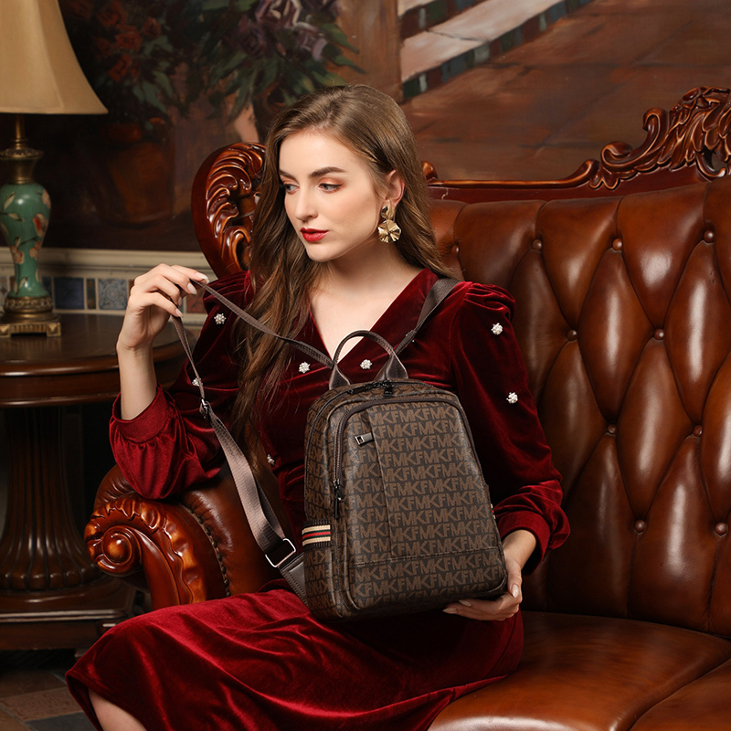 MKJ欧美时尚双肩包2023新款超火时尚潮流百搭大容量真皮学院风背包休闲女包
