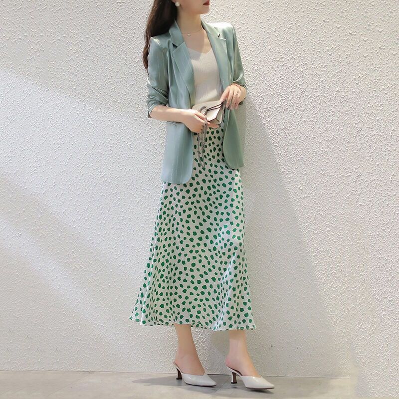 绿色波点缎面半身裙女夏2021新款森系女神范高腰修身百搭A字长裙 绿色 关注+收藏优先发货 S