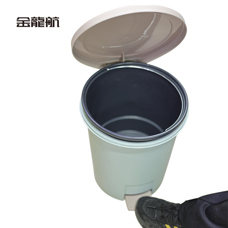 金龙航 脚踏式垃圾桶（颜色随机）高清大图