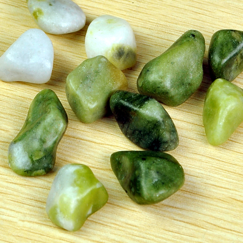 布景玉石绿玉石鹅卵石头鱼缸彩石鱼缸底砂彩石鱼缸装饰高清大图