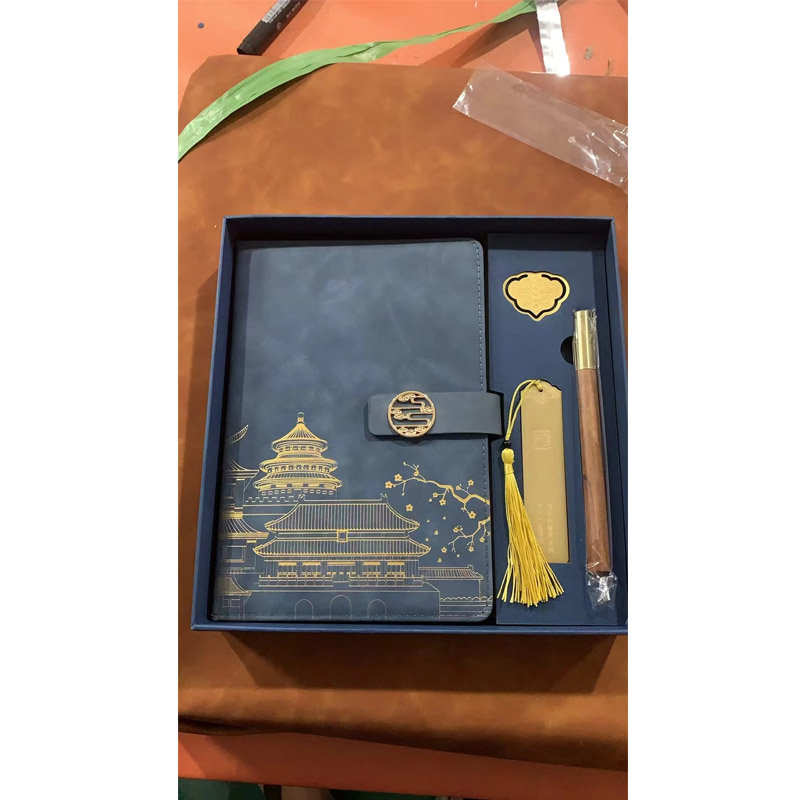 笔记本礼盒套装 (A5笔记本100张200页雾霾蓝+祥云扣+书签+签字笔)4件套 货期3-5天