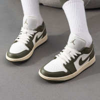 耐克（NIKE）女鞋新款运动鞋Air Jordan 1潮流时尚场下休闲低帮篮球鞋DC0774-182 ZP DC0774-122/白色/绿色 38