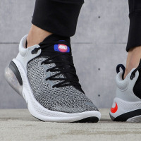 Nike耐克男鞋透气轻便运动跑步鞋AQ2730-011