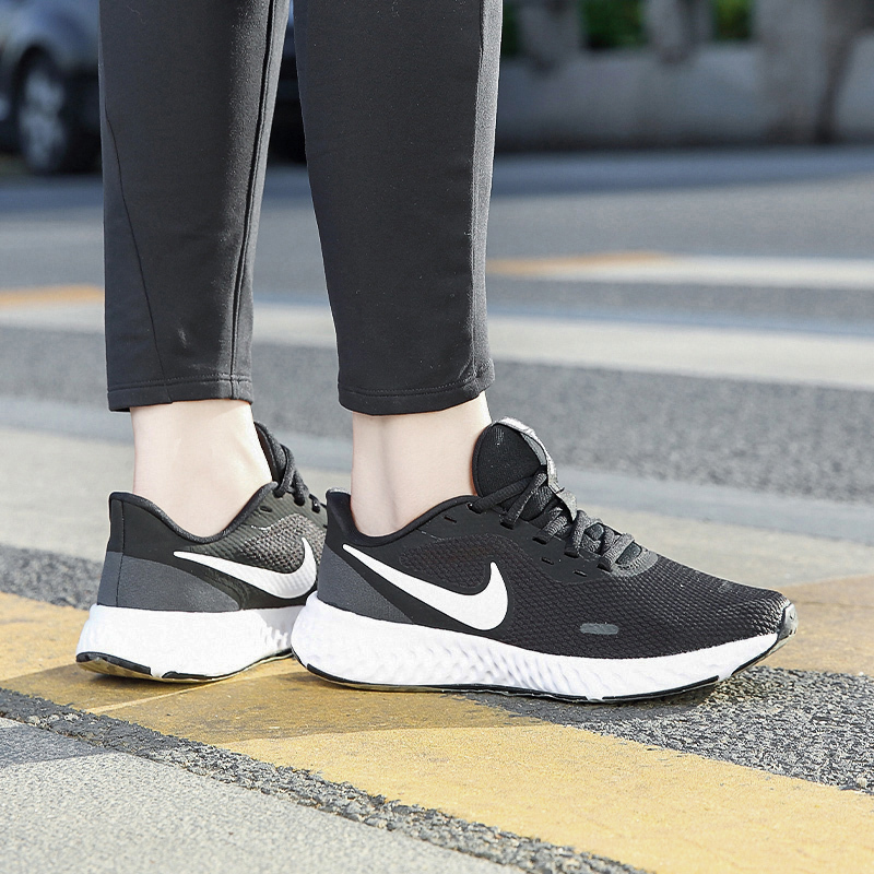 Nike耐克女鞋黑白运动鞋减震低帮透气旅游鞋跑步鞋