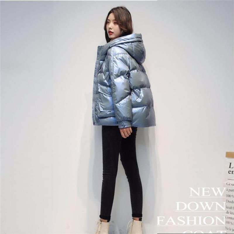 反季羽绒服女短款2021年新款亮面连帽加厚外套派克白鸭绒面包服冬
