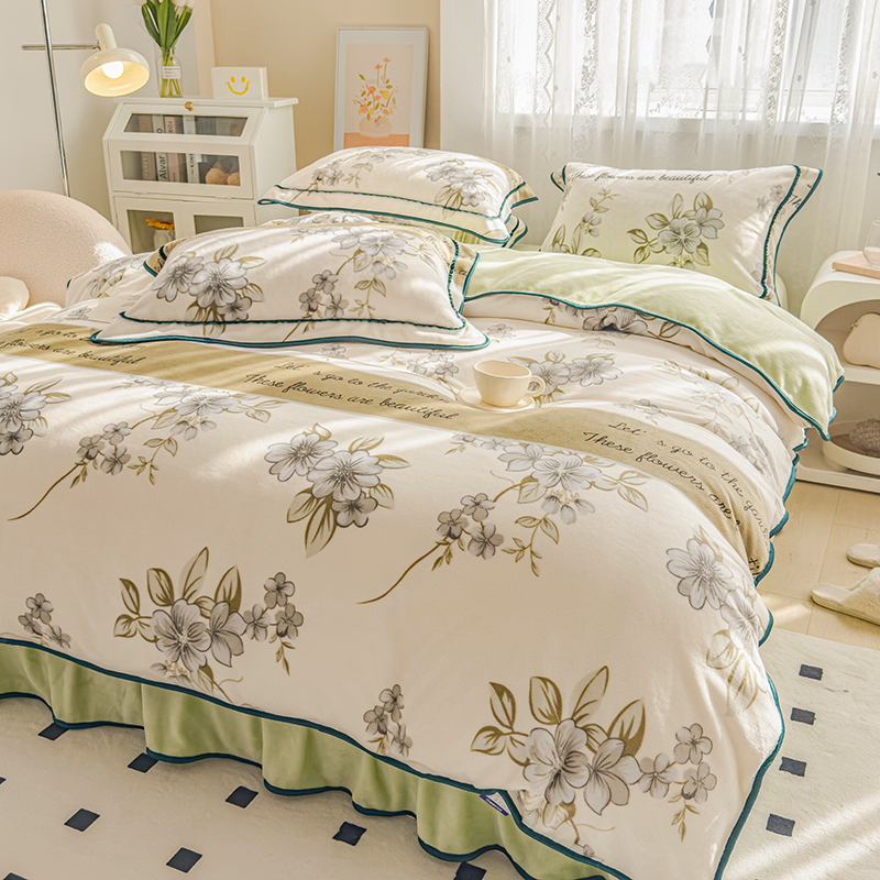皇寑世家 杉.杉 清新花语牛奶绒四件套高清大图