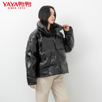 鸭鸭(yaya)新款冬季女士短款亮面连帽时尚潮流羽绒服外套女