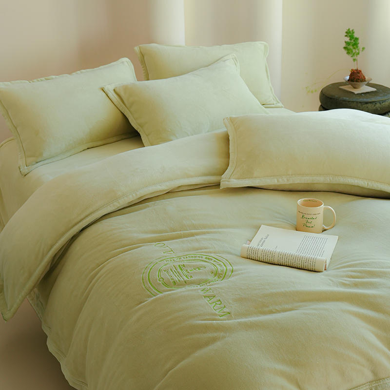 Z.M.N.(法国啄木鸟)松雪绒绣花牛奶绒四件套-舒法特ZHT-0043高清大图