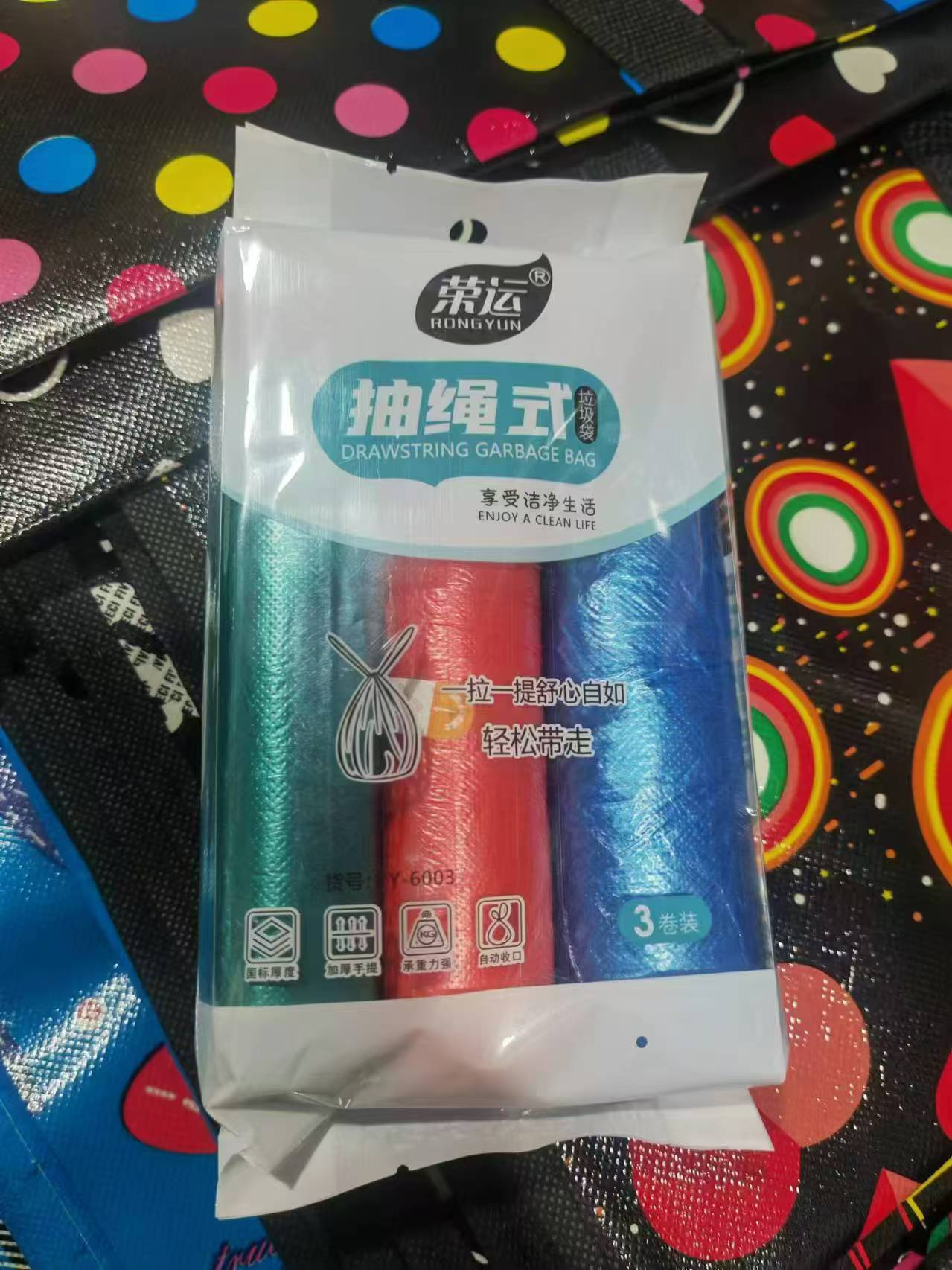 立白 洗护套装-6261 洗衣液*2+洗发水*1+沐浴露*1+牙膏*1+牙刷*1+毛巾*1+垃圾袋*1+浴花*1高清大图