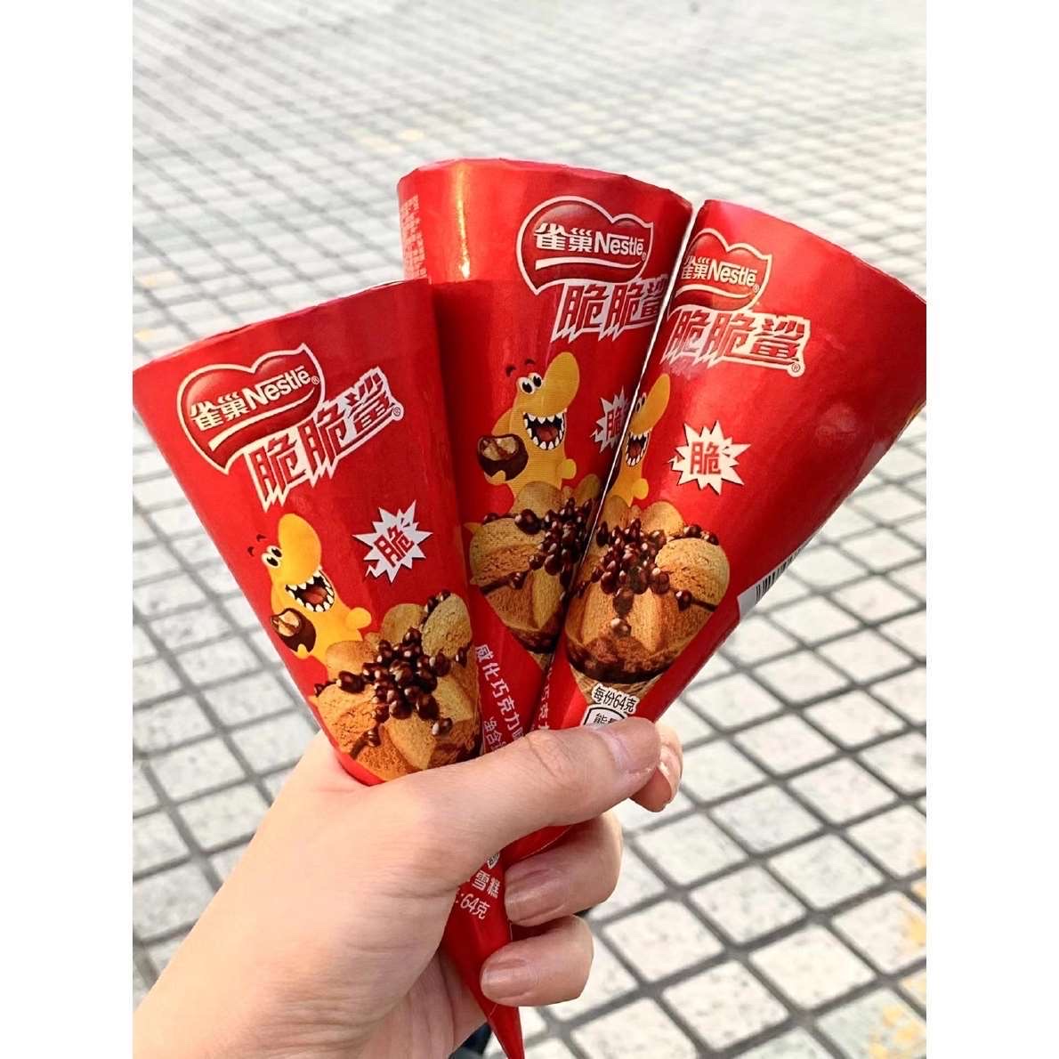 雀巢脆脆鲨威化巧克力味甜筒雪糕64g