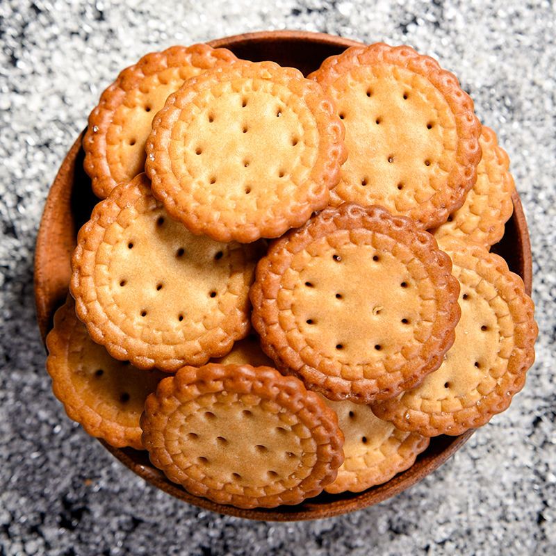 日式小圆饼海盐味咸香小饼干休闲好吃的网红零食品大礼包批发视频