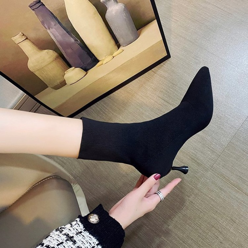 些久靴子女新款时尚黑色细跟高跟短靴网红尖头马丁靴瘦瘦袜靴透气