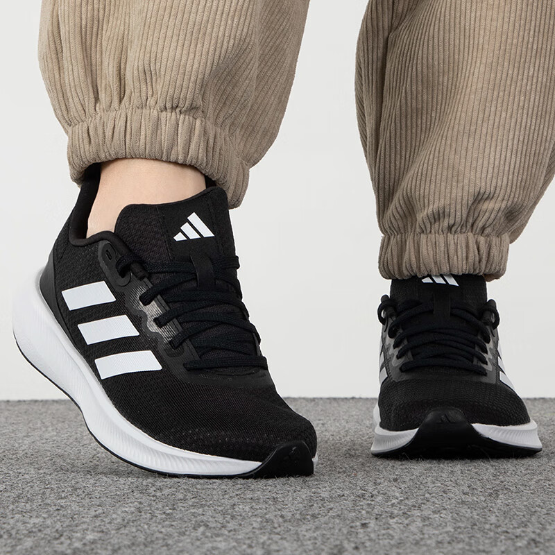 阿迪达斯 (adidas)鞋子女 23春季新款跑步鞋轻便休闲潮鞋透气网面鞋缓震运动鞋女鞋 HP7556