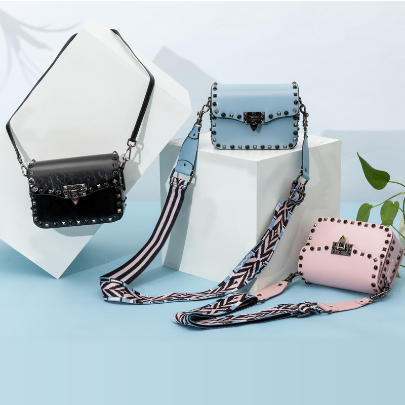 爱绮莉,AIQILI 2019新品女包真皮单肩斜跨方包简洁 欧美时尚 铆钉个性女生彩色宽带 二层牛皮 方包