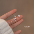 圣诞麋鹿与雪花不对称耳钉
