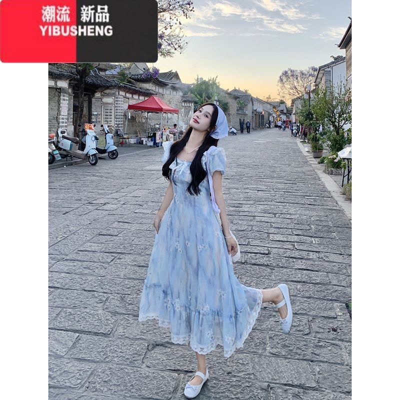 YIBUSHENG氛围感方领泡泡袖连衣裙女季新款度假风很仙的显瘦蕾丝拼接长裙图片