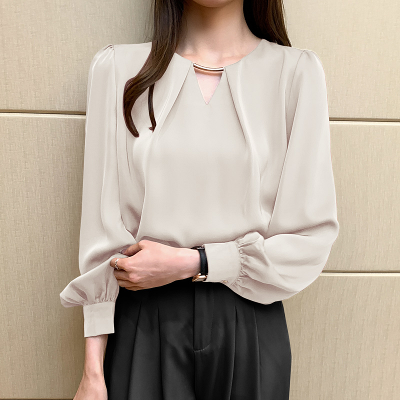 伊努特高级感缎面衬衫女设计感小众2021春款时尚气质法式v领雪纺衫