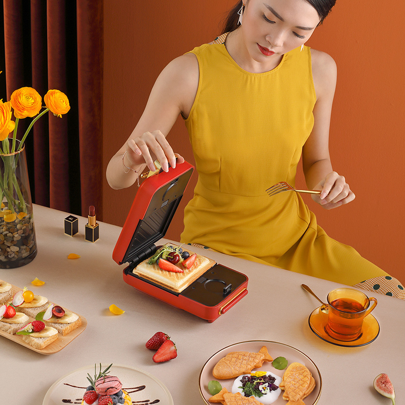 Hyundai三明治早餐机神器家用吐司压烤机小型面包机多功能轻食机[标配+华夫饼+鲷鱼烧]锦葵红