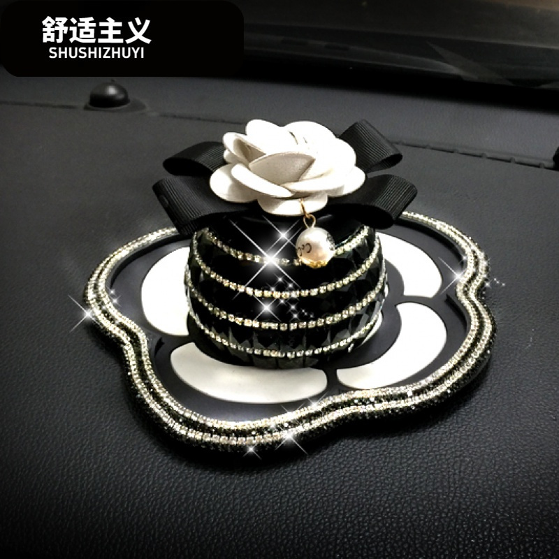 汽车香水座车载座式香水车内饰品钻摆件香水座女士山茶花车载香熏