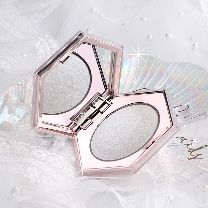 fentybeauty蕾哈娜钻石高光粉饼神仙修容蕾哈娜星钻3d钻石高光粉饼