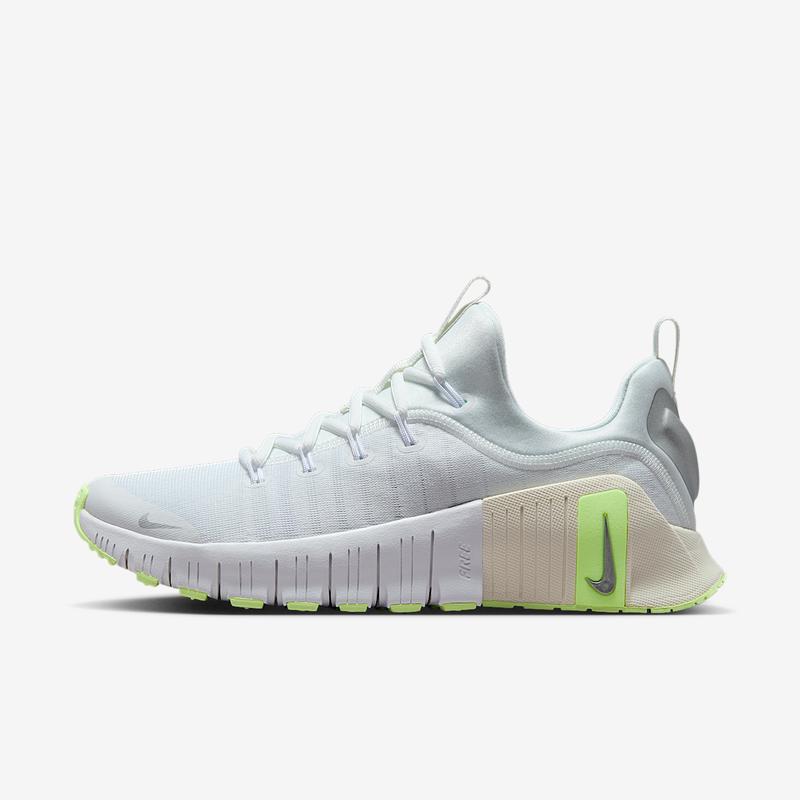 耐克(NIKE)女士多功能灵活训练鞋室内健身鞋轻便防滑耐磨综合训练 White/Barely_Volt/Sail/Metalli 36.5
