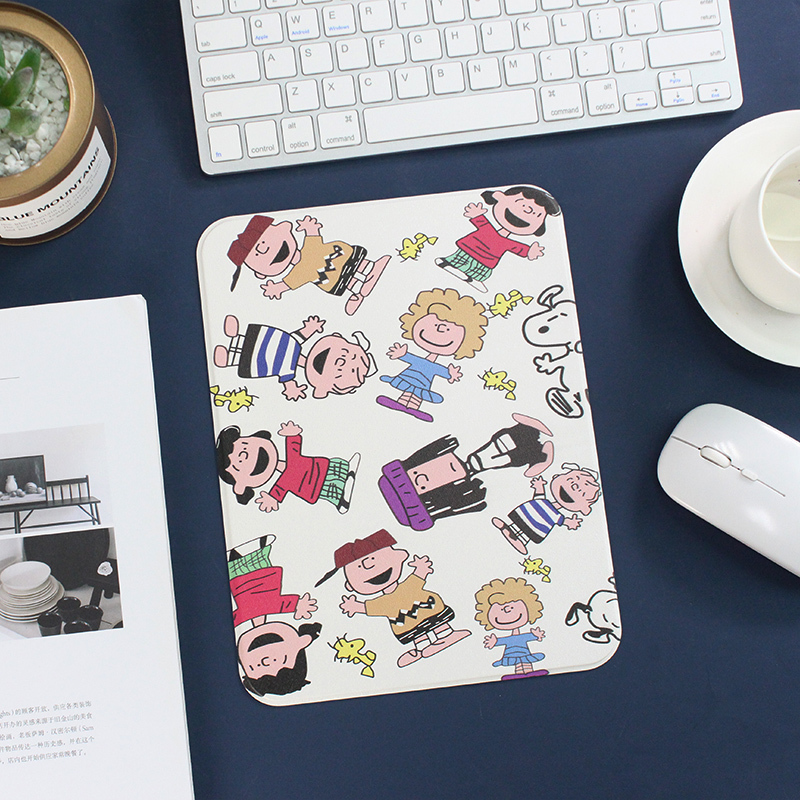 卡通可爱小号鼠标垫方形情侣史努比25cm中号桌面游戏蚕丝纹薄皮垫