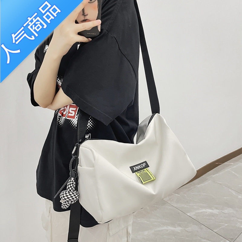 封后简约日系休闲单肩包女斜挎包男包大容量运动健身包背包旅行包学生旅行包男女