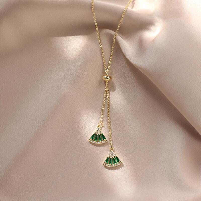 花语诗月扇形吊坠项链女长款百搭简约毛衣链子大气轻奢锁骨链2020年