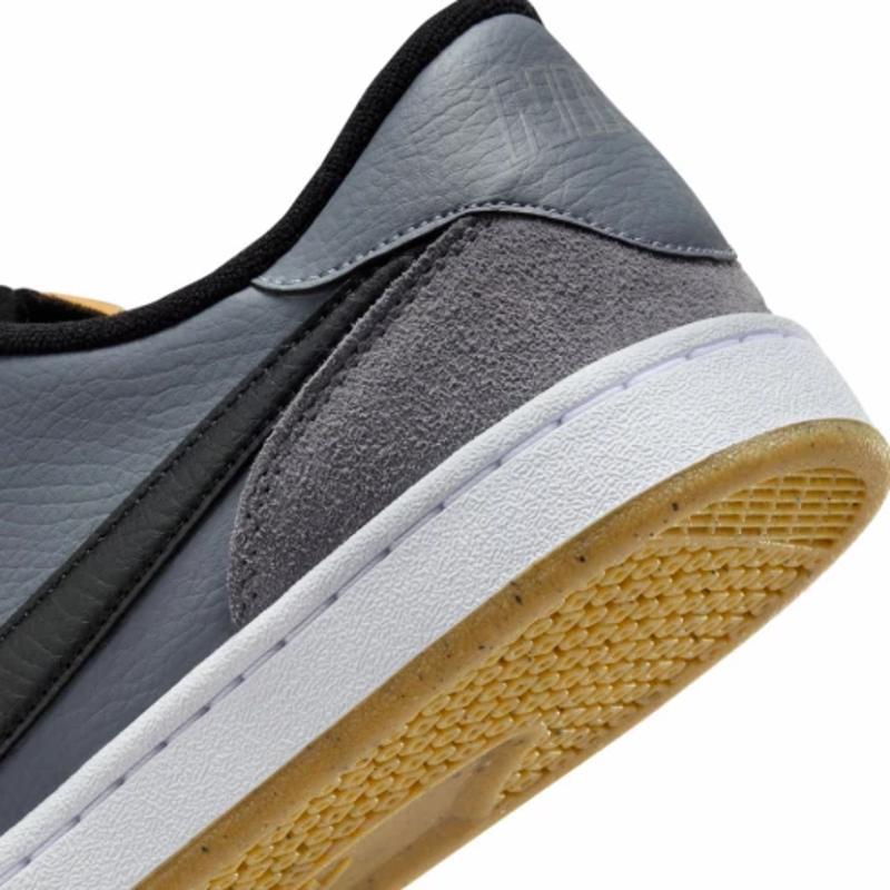 耐克(NIKE)男鞋休闲板鞋春季新款舒适缓震防滑性能出色经典款 ska