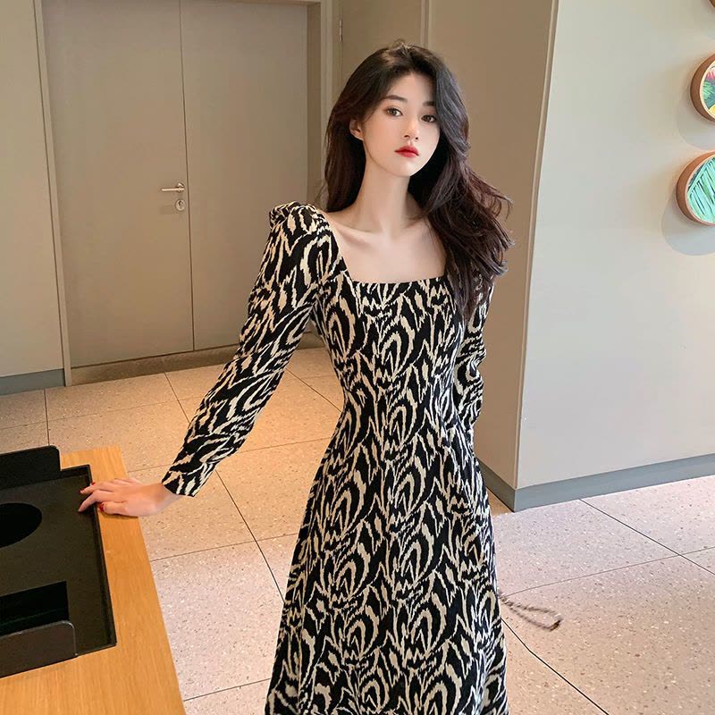 美动态大码女装碎花连衣裙2022春季胖mm法式复古赫本风方领长裙图片