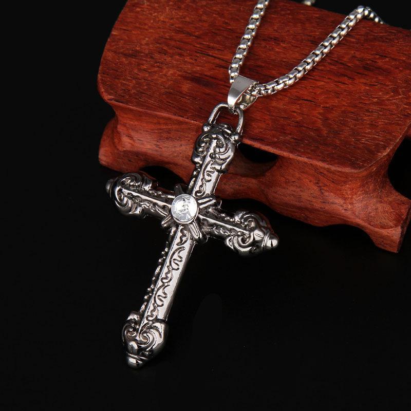 项链男款新款 暗黑骑士钛钢项饰韩版十字架不锈钢坠男短款皮绳饰品