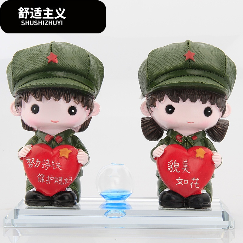 汽车摆件卡通情侣军人军装娃娃香水座挂件车载装饰内饰用品除异