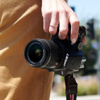 尼康(Nikon)D3500 入门级数码单反相机 尼克尔18-140 VR防抖单镜头套装 2461万像素 礼包版