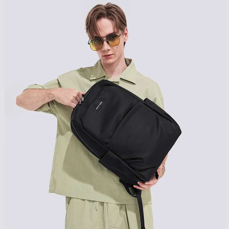 皮尔卡丹(pierre cardin)新款休闲百搭男式双肩包W41155010-7A高清大图