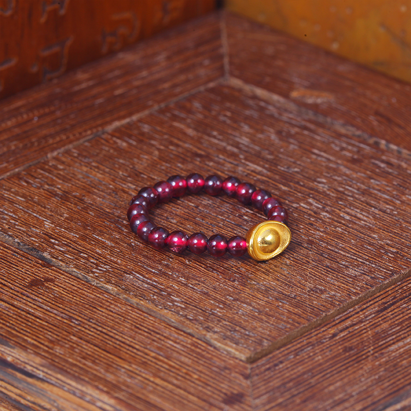 新金珠宝黄金元宝戒足金小元宝戒指女戒夏石榴石串珠指环1042