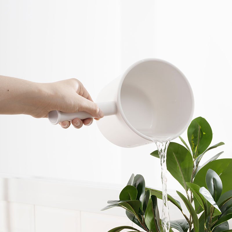 茶花朴简日式单手桶家用厨房水瓢浇花盆长柄水勺沐浴塑料手桶水舀子加厚白色【1个装】