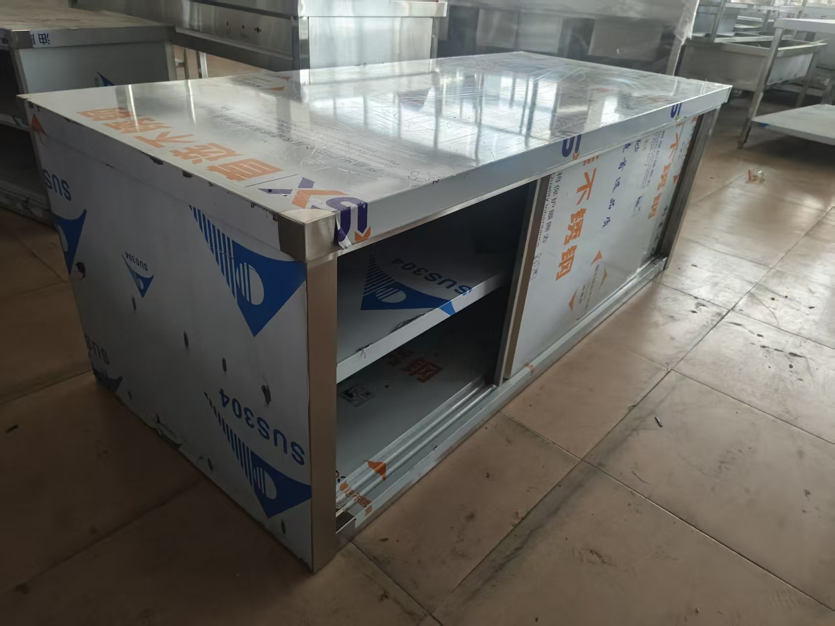 华夏京铁城 重型不锈钢储物柜 1500*700*800mm 个高清大图