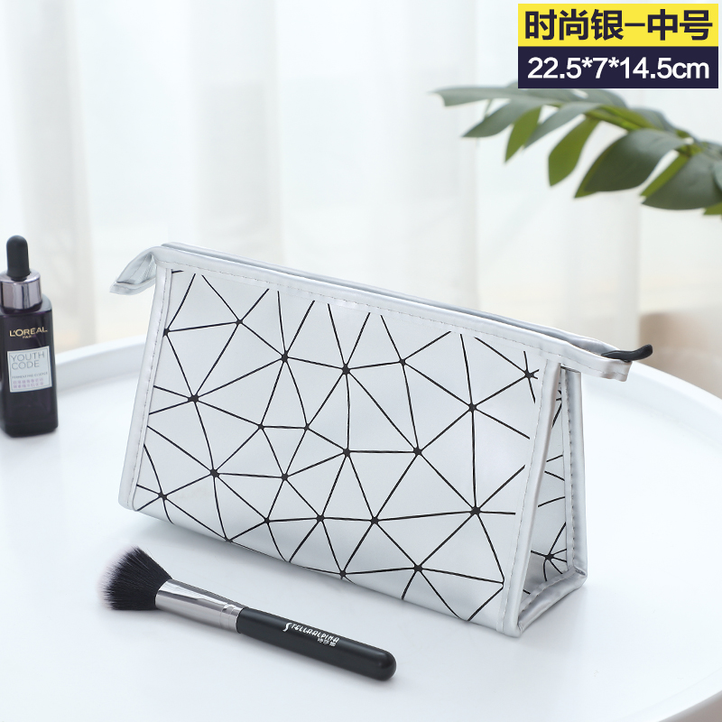 网红化妆包女大容量便携箱品小号旅行盒随身洗漱收纳袋ins风超火收纳袋三维工匠 时尚银中号-三角包-菱格化妆包