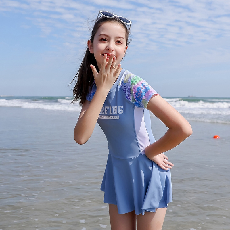 闪电客泳衣女夏季2022新款遮肚显瘦连体微胖女孩保守大码游泳衣专业