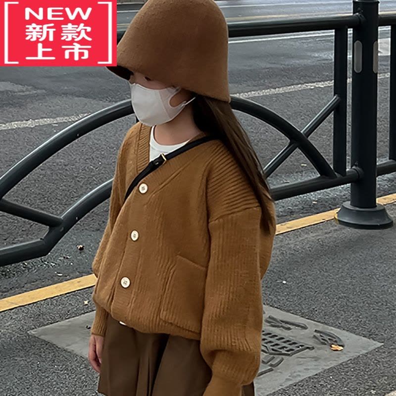 可莉允爱惨了秋天!儿童秋冬焦糖色时髦针织开衫毛衣/百褶半身裙图片