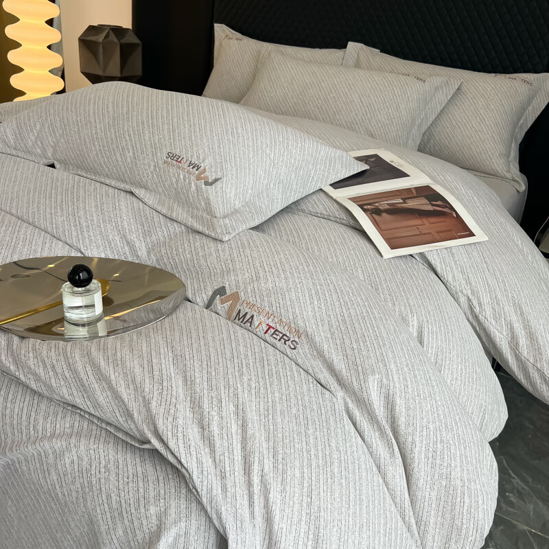 悠梦嘉居 全棉长绒棉磨毛刺绣四件套 1.5/1.8床可使用 被套+床单+枕套*2 中性灰 YJ-14569高清大图