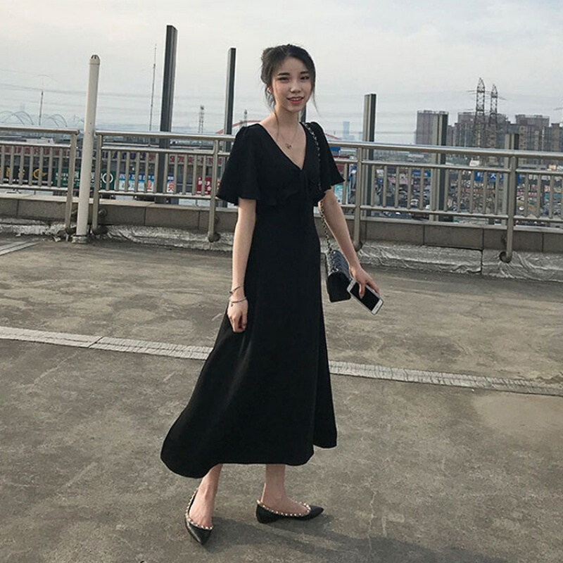 胖mm夏装减龄连衣裙大码女装显瘦藏肉遮肚子200斤胖妹妹仙女长裙